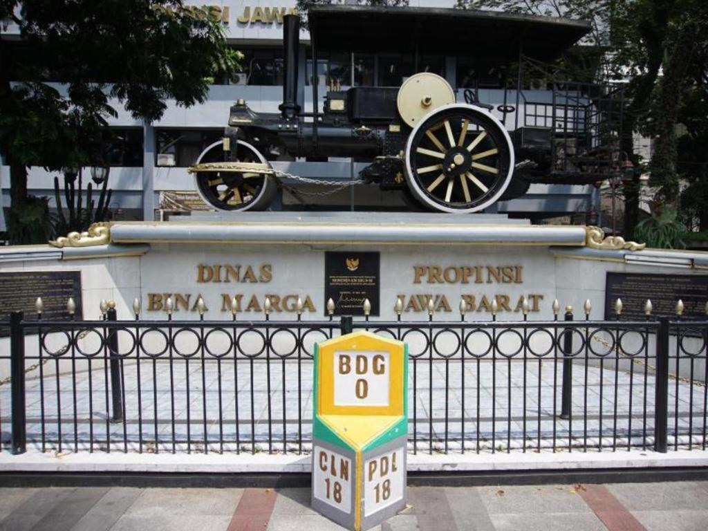 Raffleshom Hotel Bandung Extérieur photo