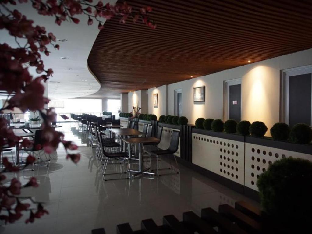 Raffleshom Hotel Bandung Extérieur photo