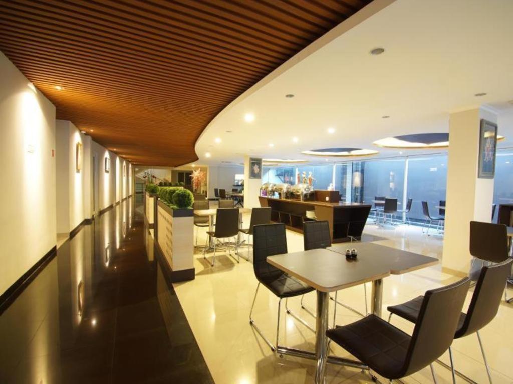 Raffleshom Hotel Bandung Extérieur photo