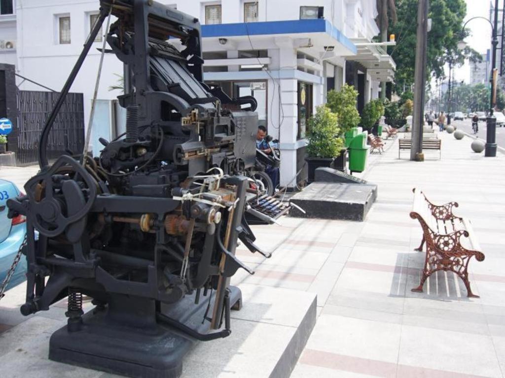 Raffleshom Hotel Bandung Extérieur photo