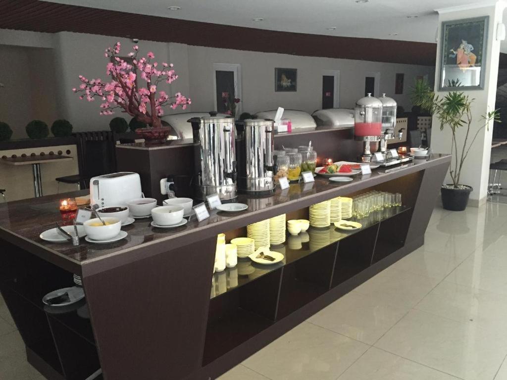 Raffleshom Hotel Bandung Extérieur photo