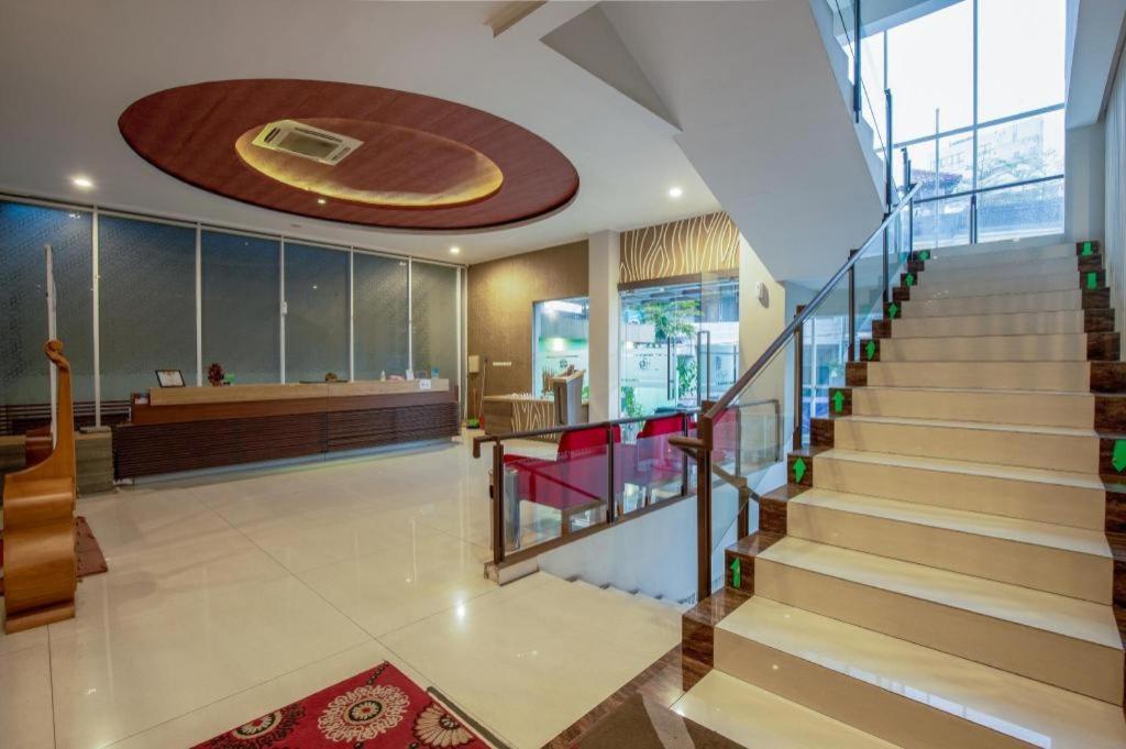 Raffleshom Hotel Bandung Extérieur photo