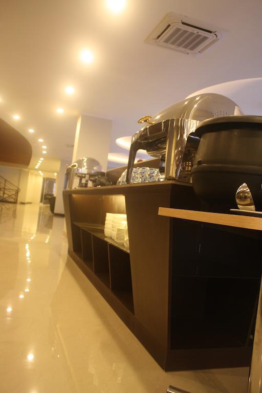 Raffleshom Hotel Bandung Extérieur photo